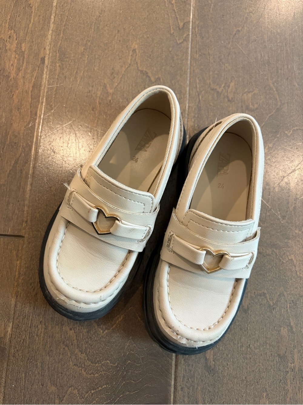 ZARA Toddler Cream Loafers with Gold Heart Accent - Size 8